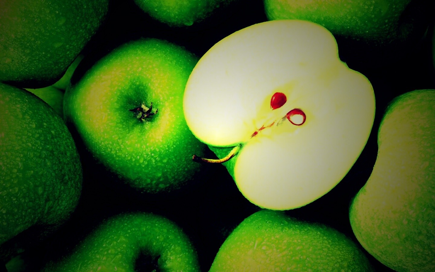 Вкусные свежие яблоки обои