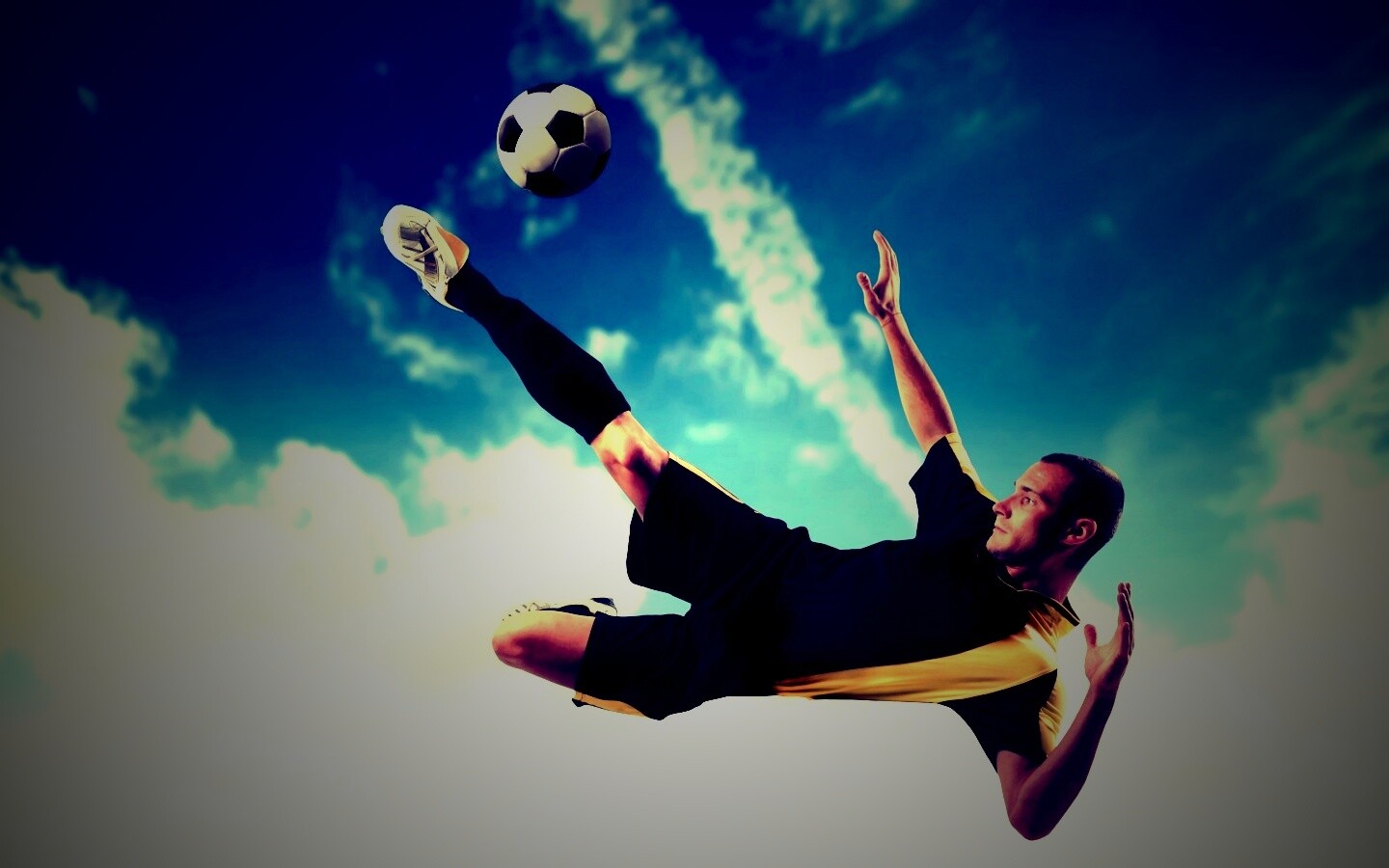 Удар по мячу обои