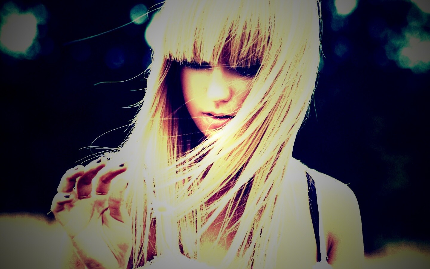 Красивая блондинка с ромашкой обои