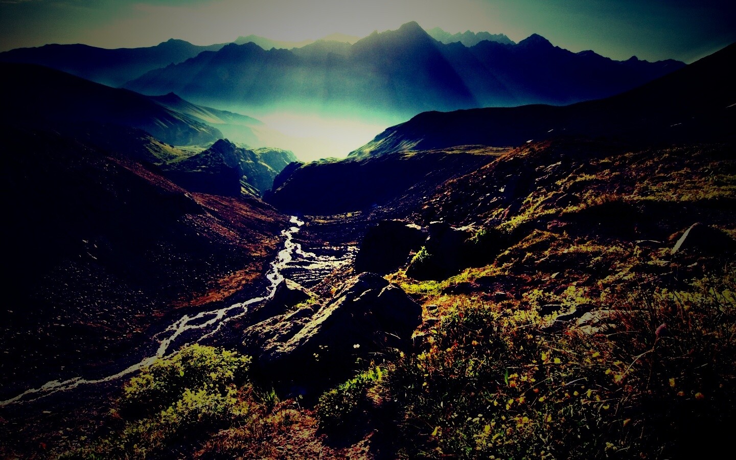 Горы и ручей обои