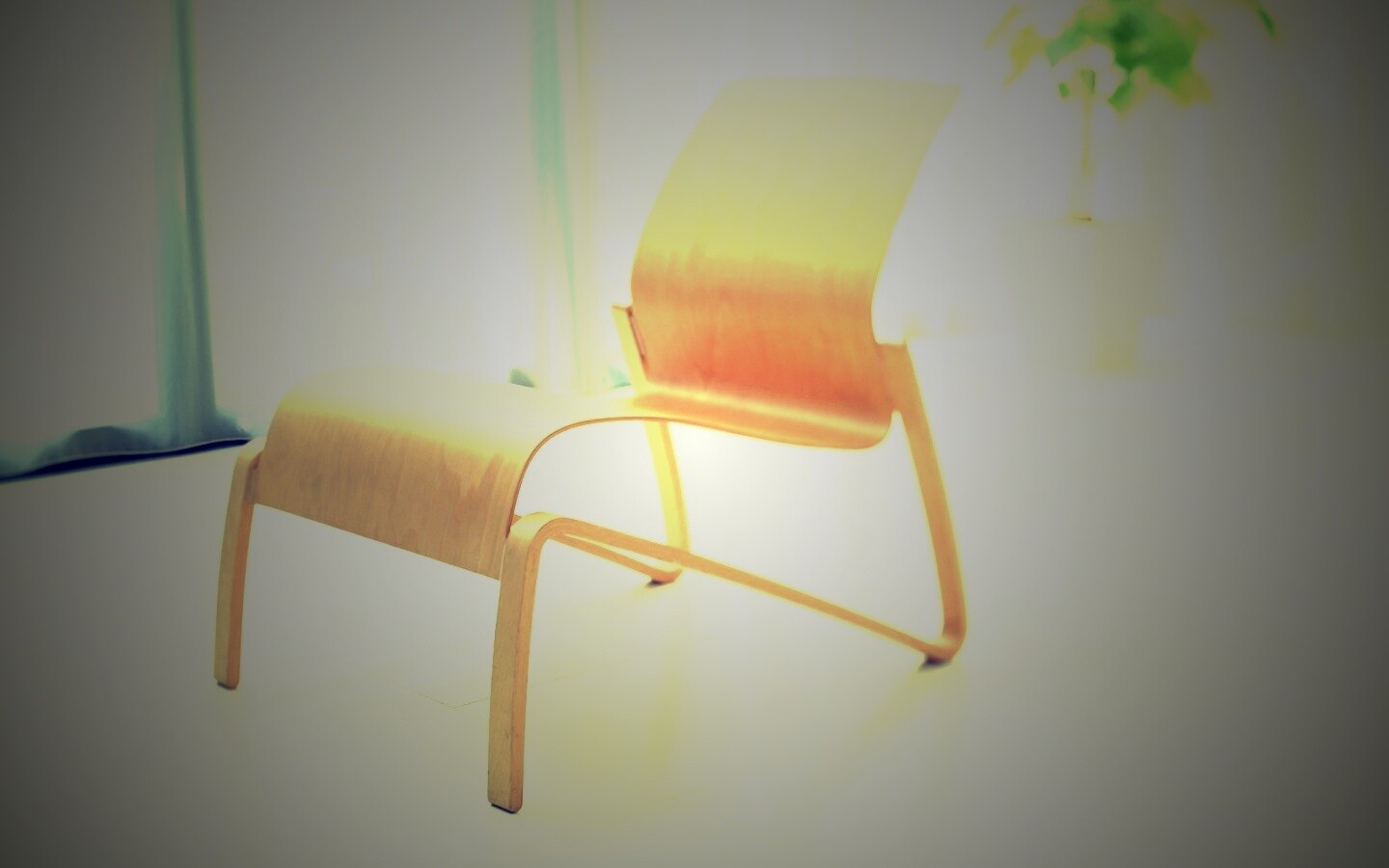 Деревянный стул обои