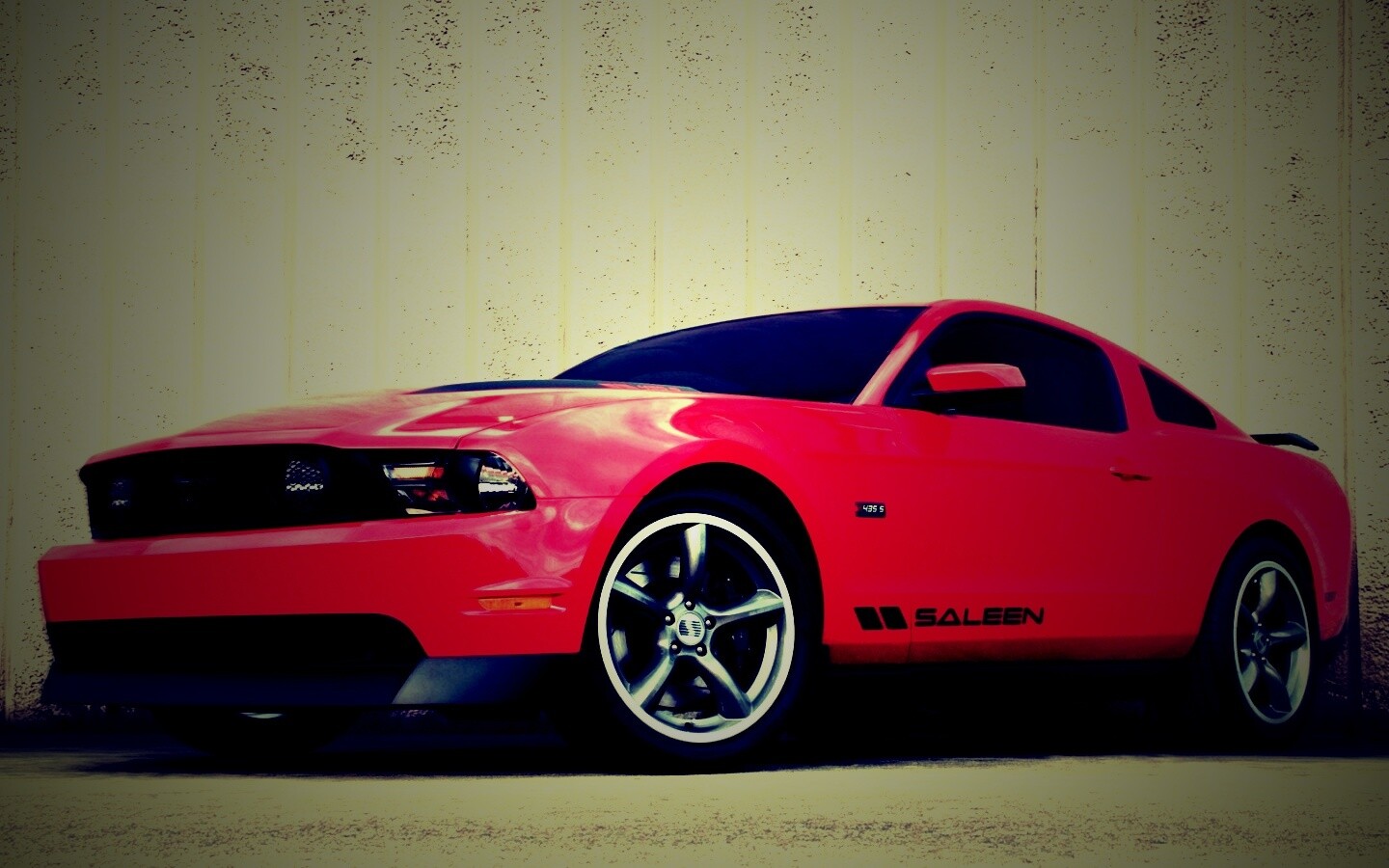 Красный Мустанг GT обои