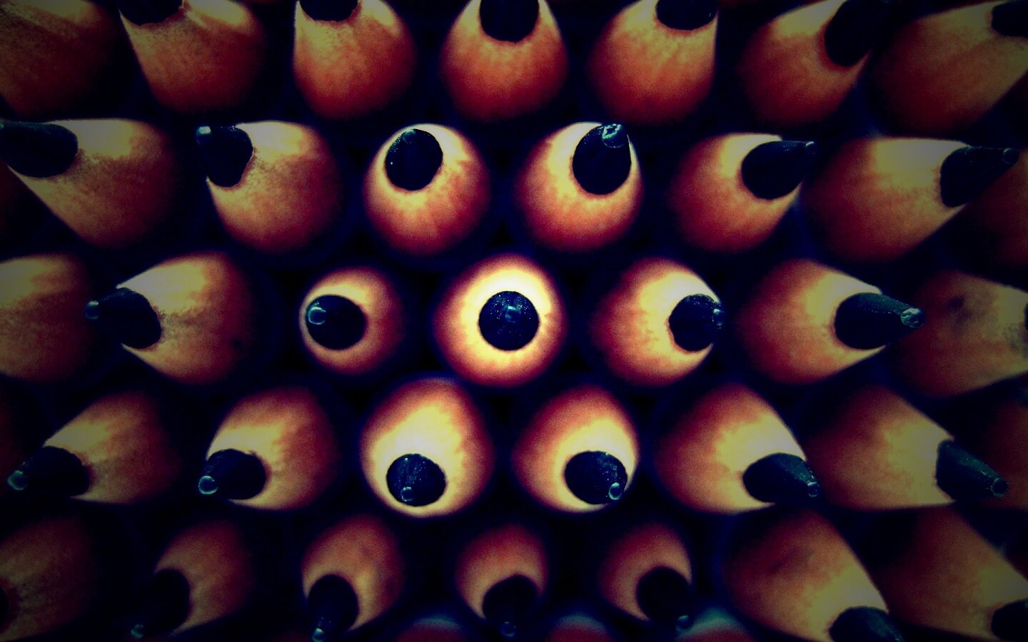 Чёрные карандаши обои