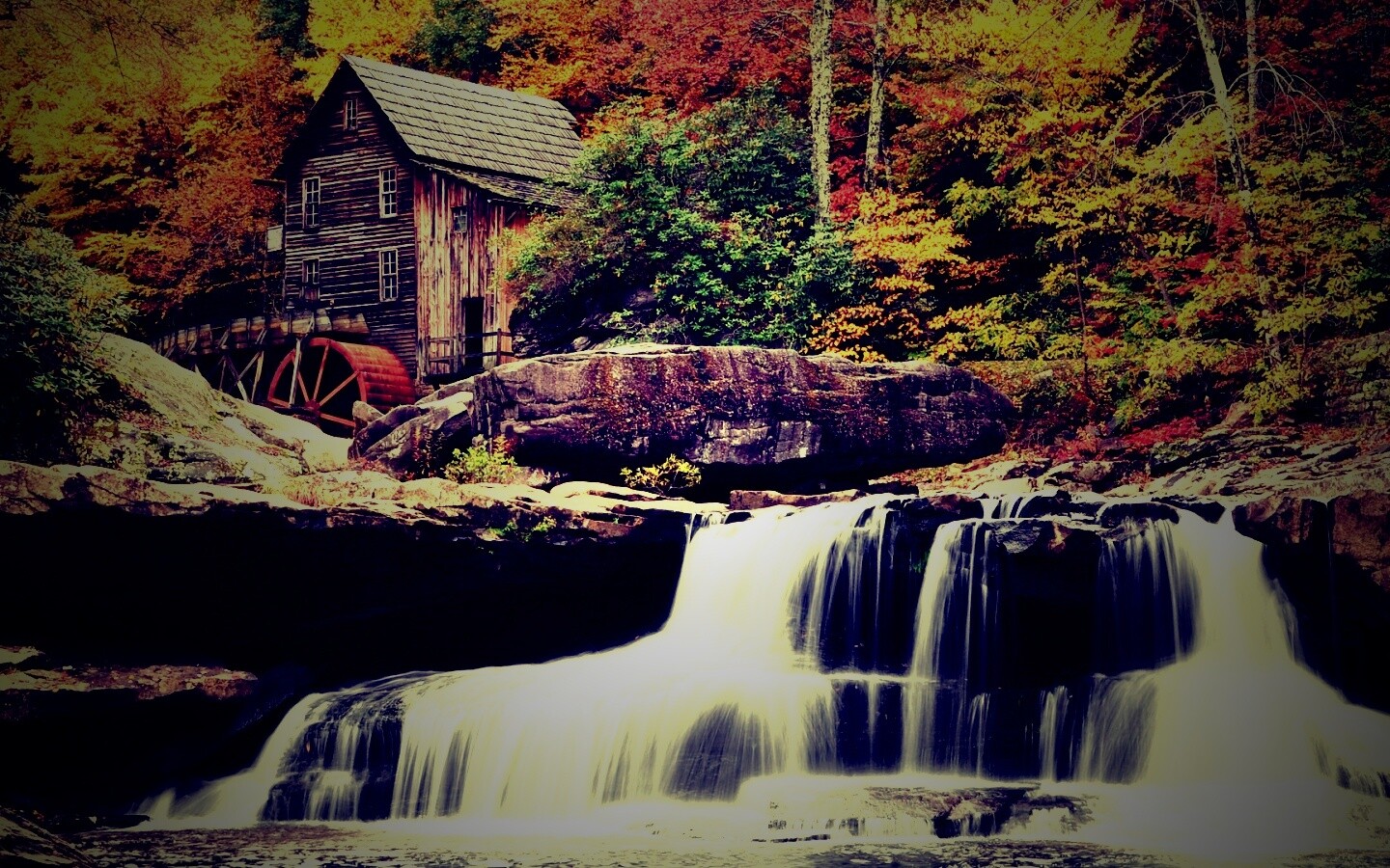 Дом, водяное колесо и водопад обои