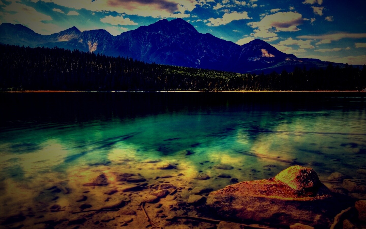 Зеленое озеро обои