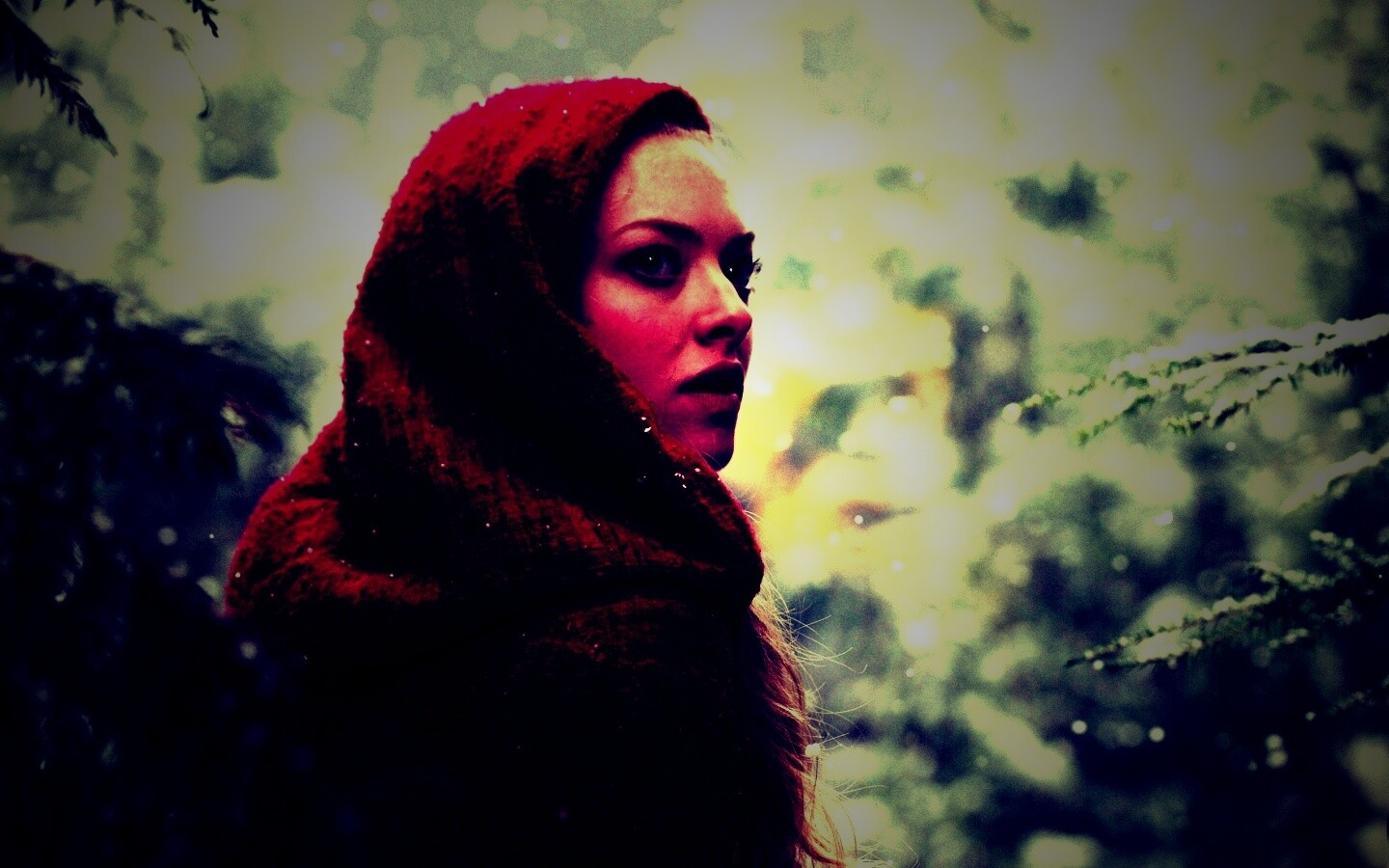 Amanda Seyfried in Red Riding Hood обои