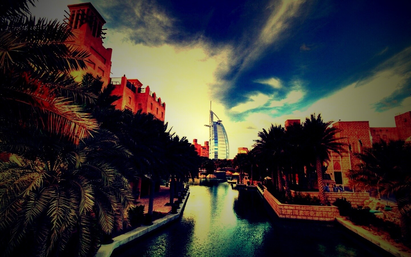 Вид на гостиницу Бурдж Аль Араб в Дубае обои