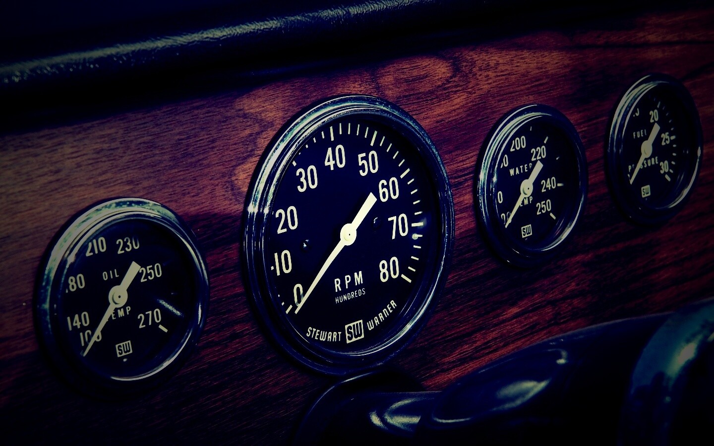 Приборная панель автомобиля Dodge обои