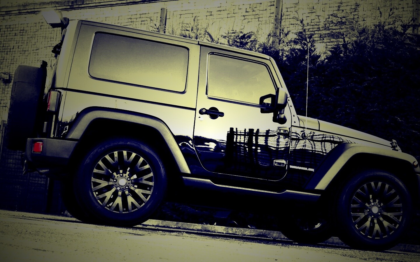 Черный внедорожник обои