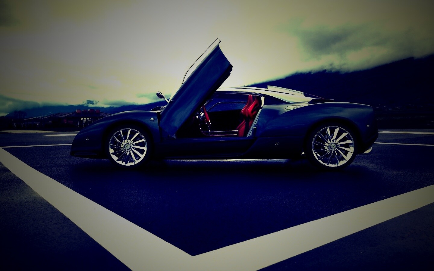 Spyker C12 на аэродроме обои