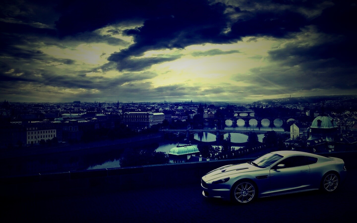 Aston Martin в городе обои