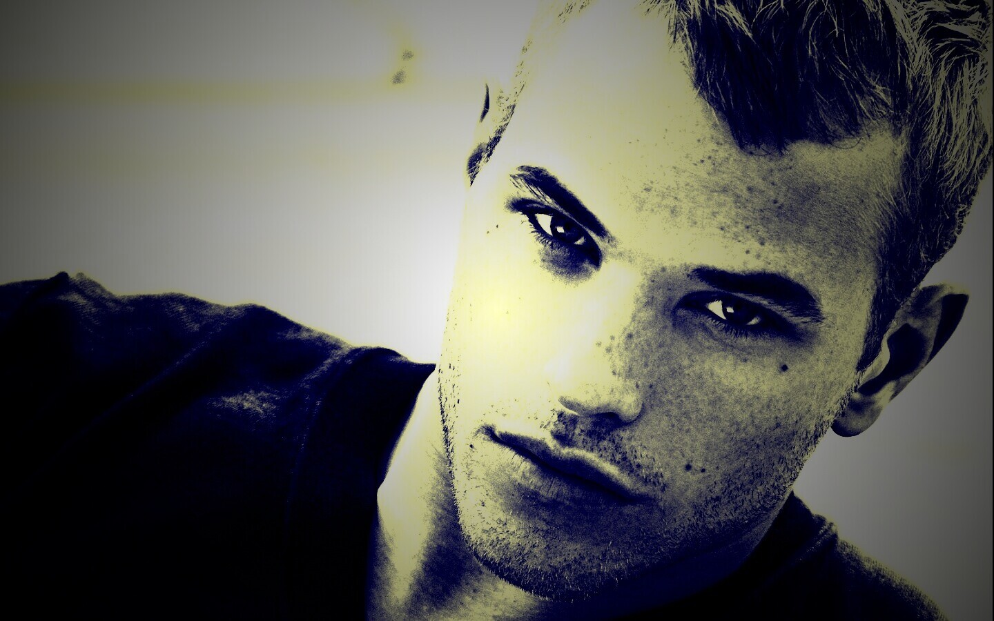 Келлан Латс обои