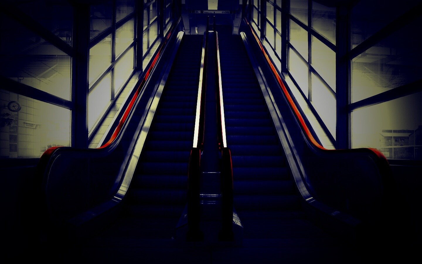 Эскалаторы снизу обои