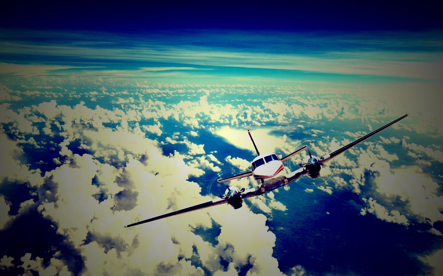 Самолет над облаками обои