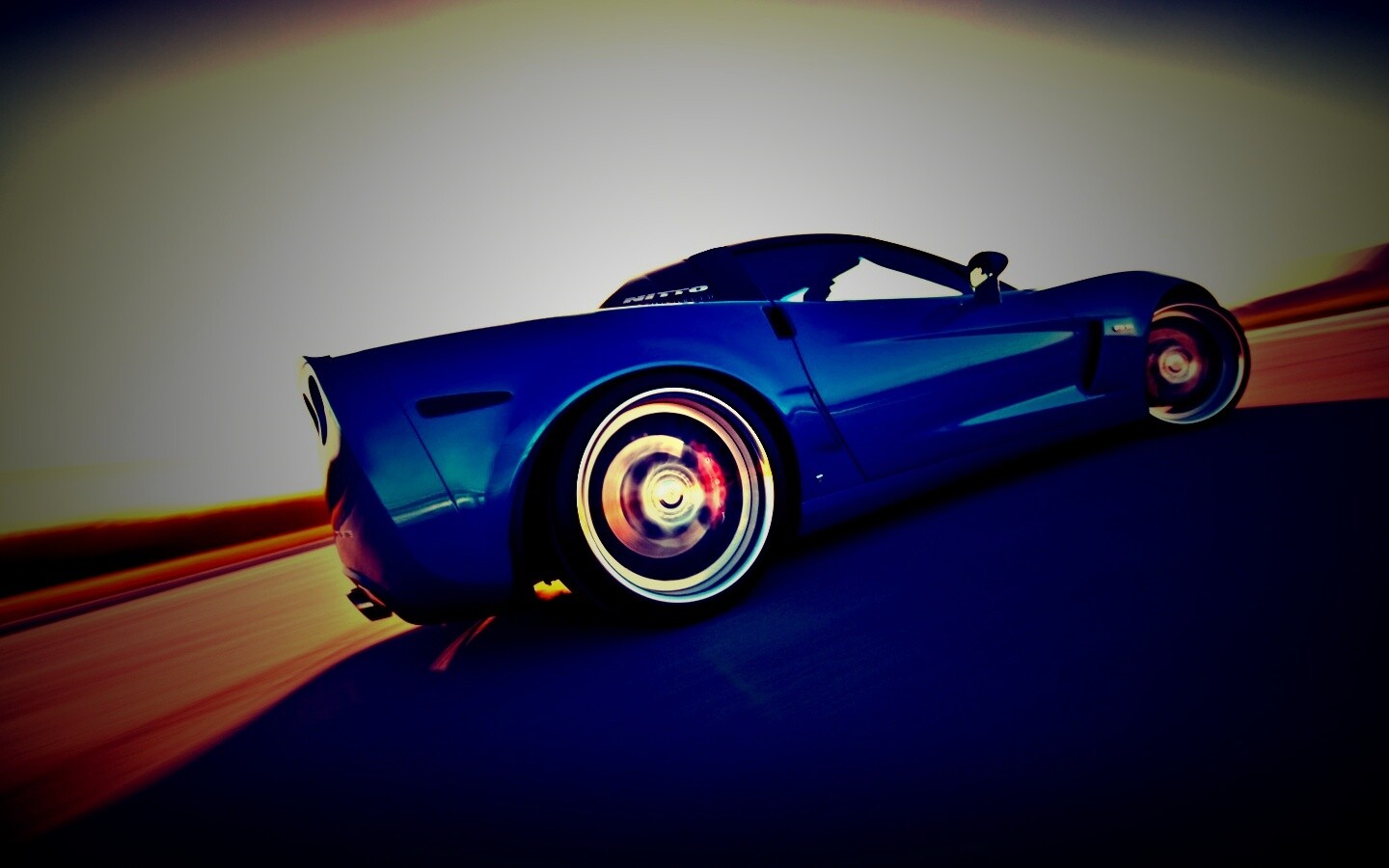 Гоночный спорткар синего цвета обои