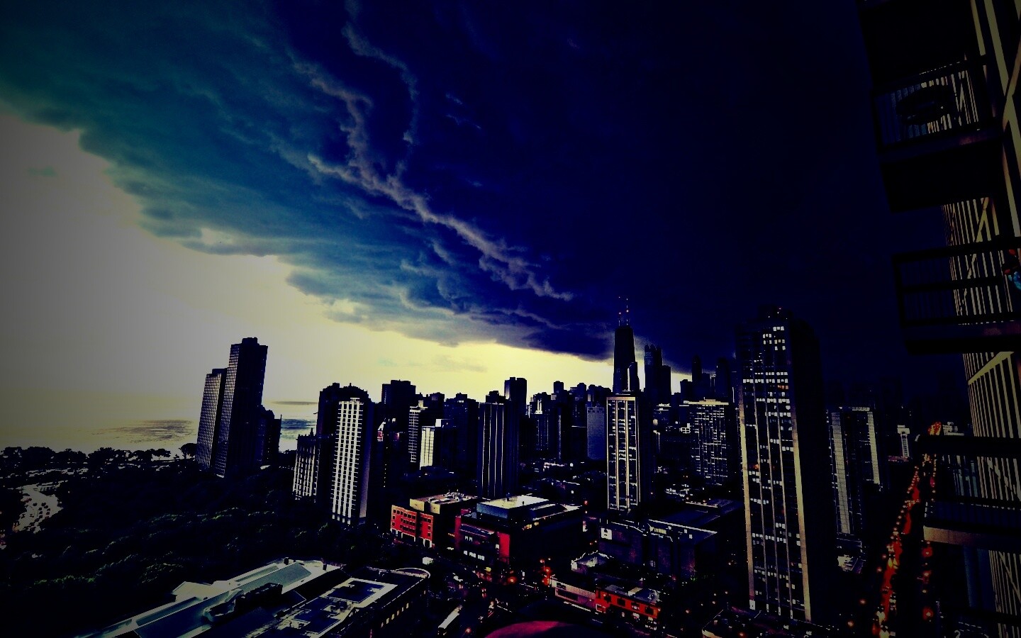 Туча над городом обои