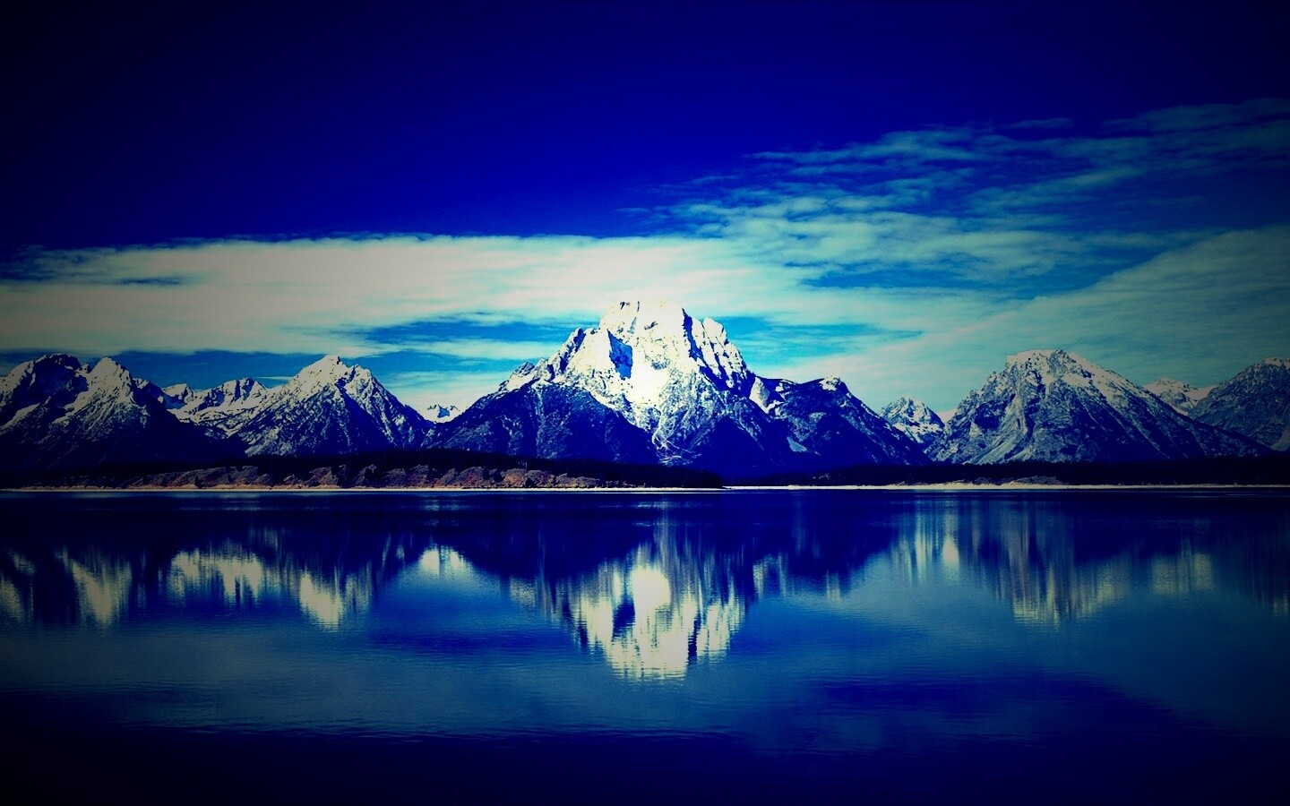 Вид на горы за озером обои