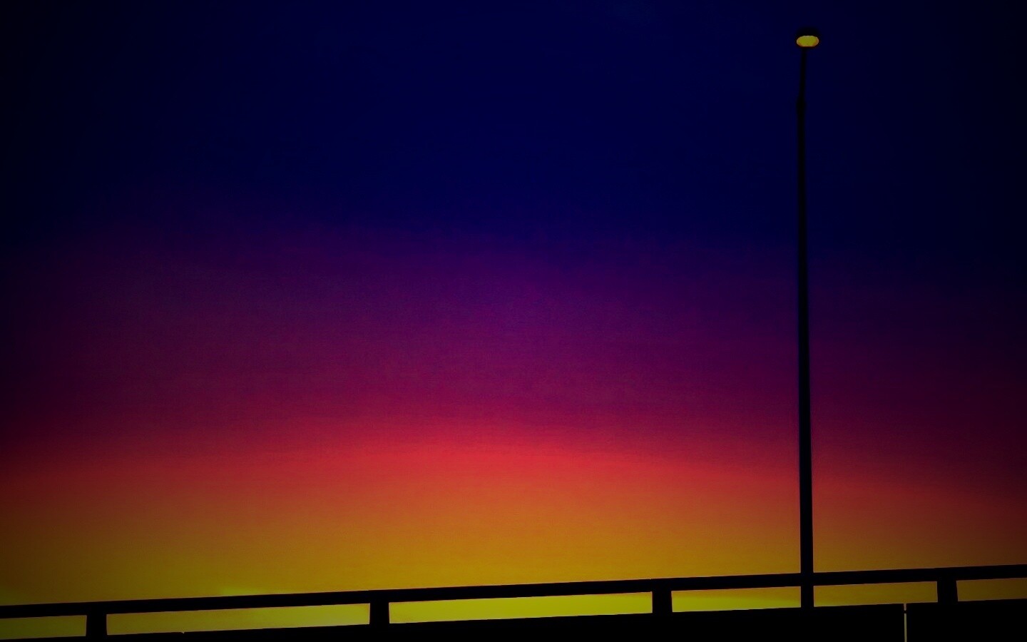 Одинокий фонарь обои