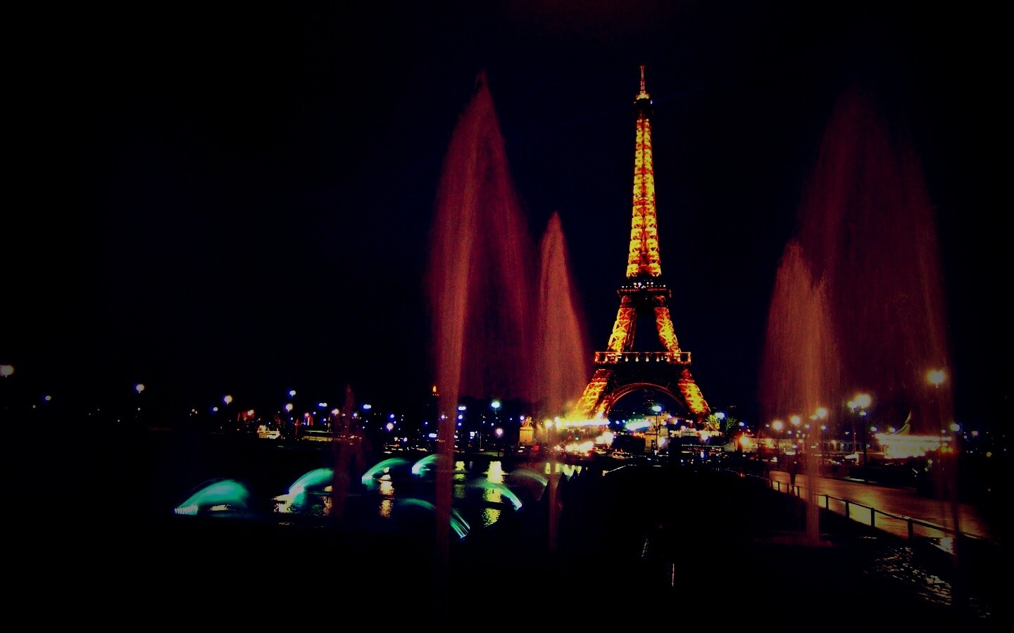 Фонтаны напротив башни Эйфеля обои