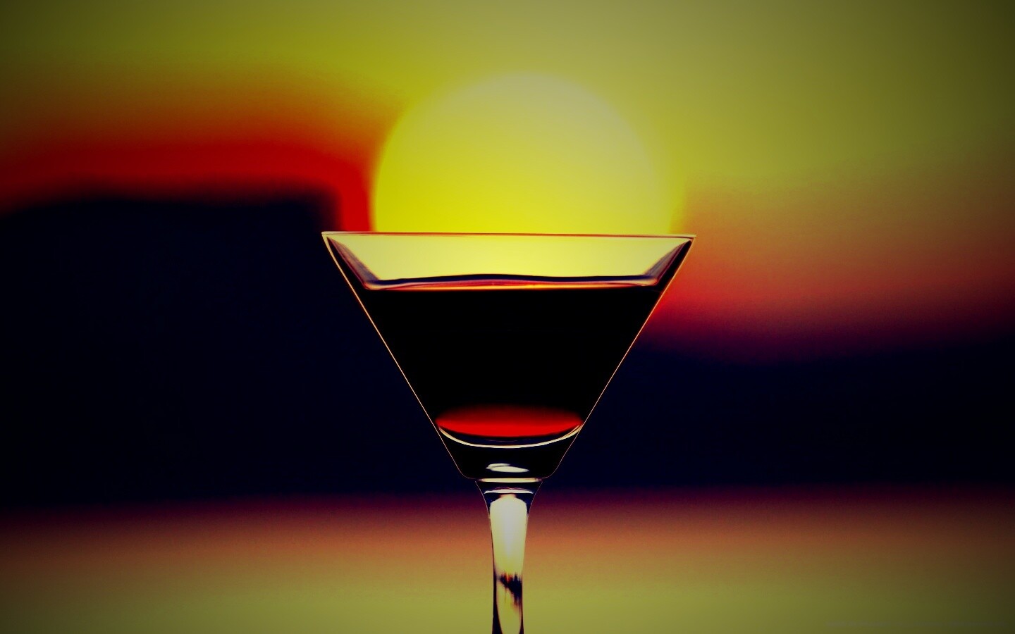 Солнце в бокале обои