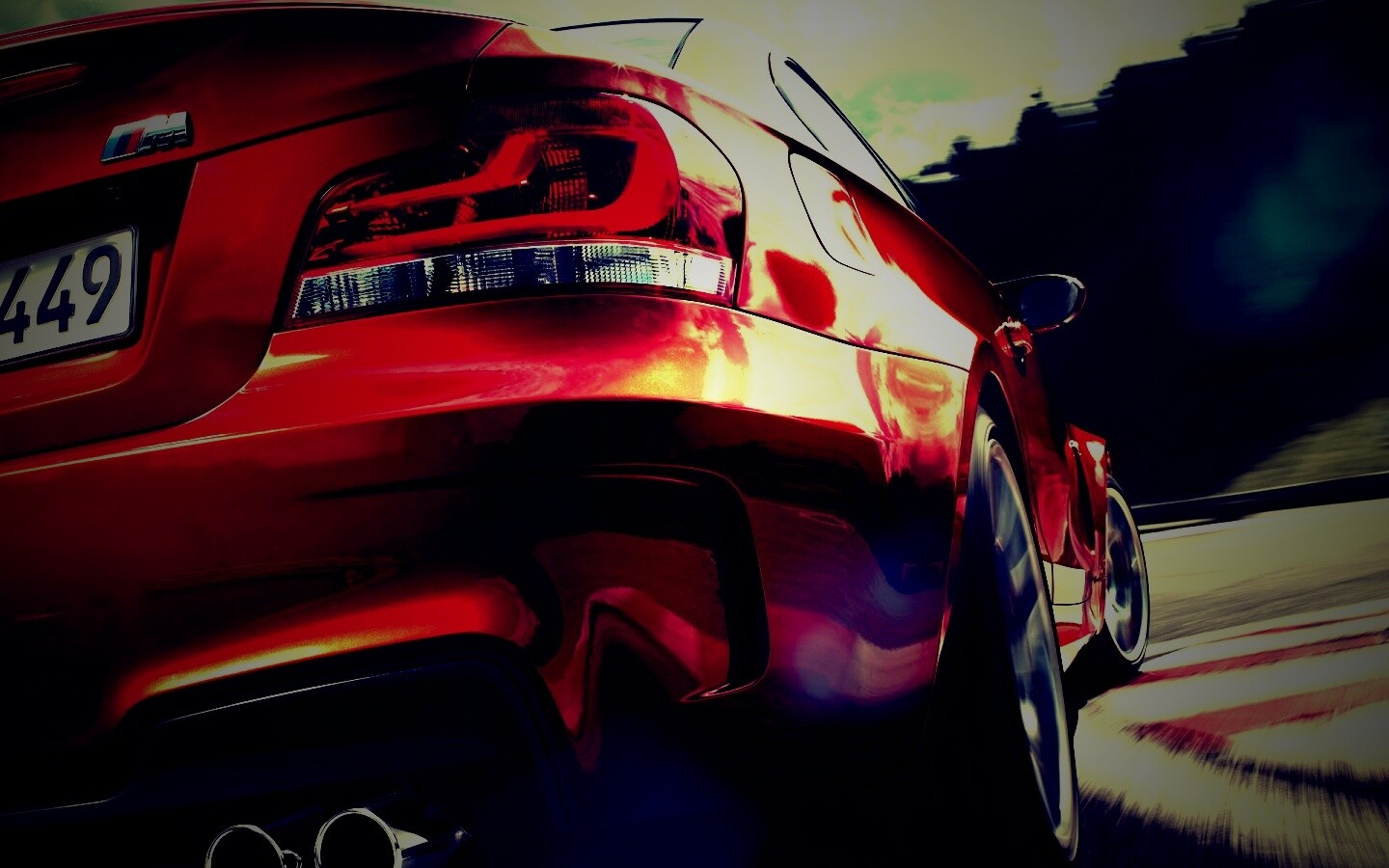 BMW входит в поворот на треке обои