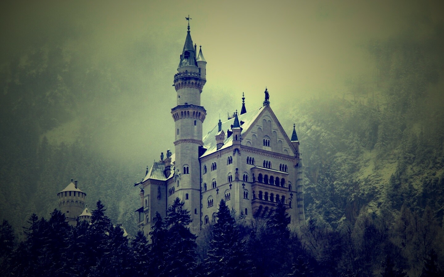 Заснеженный Нойшванштайн обои