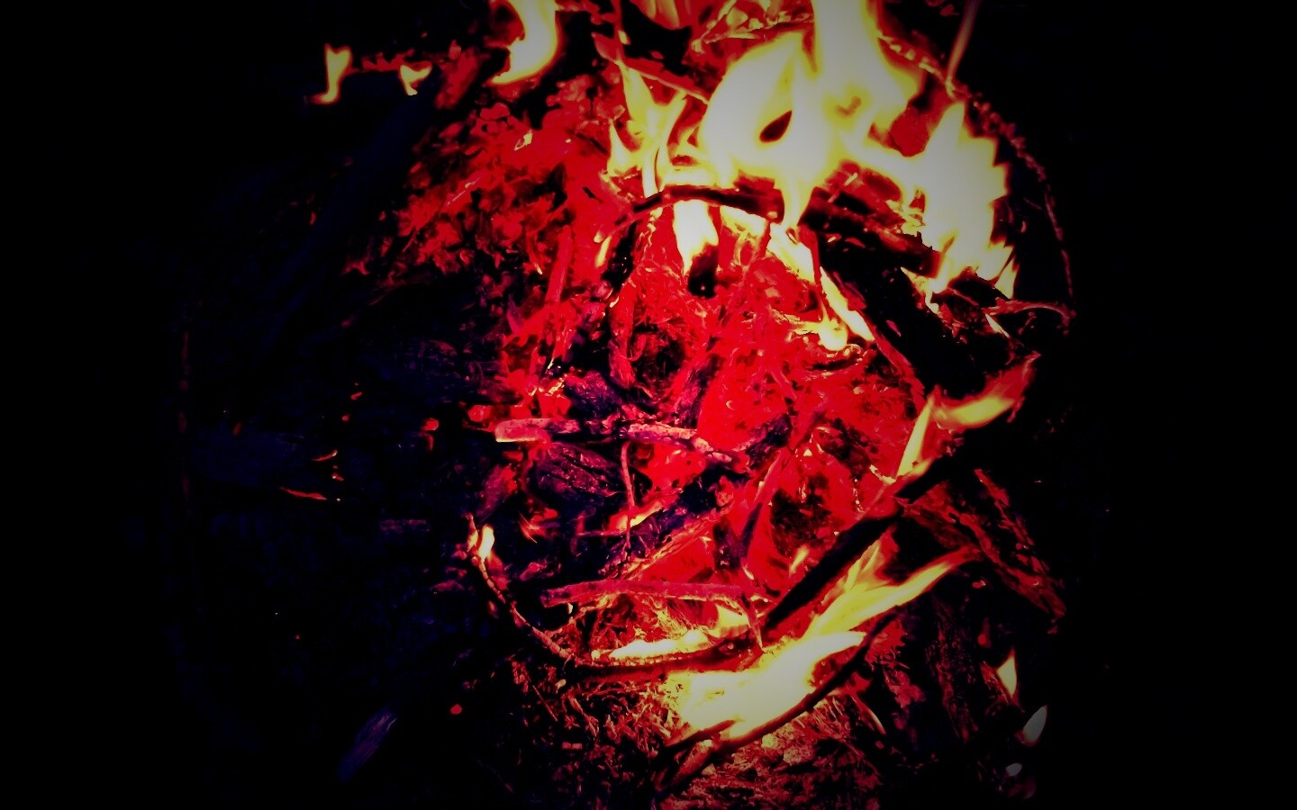 Костёр крупным планом обои