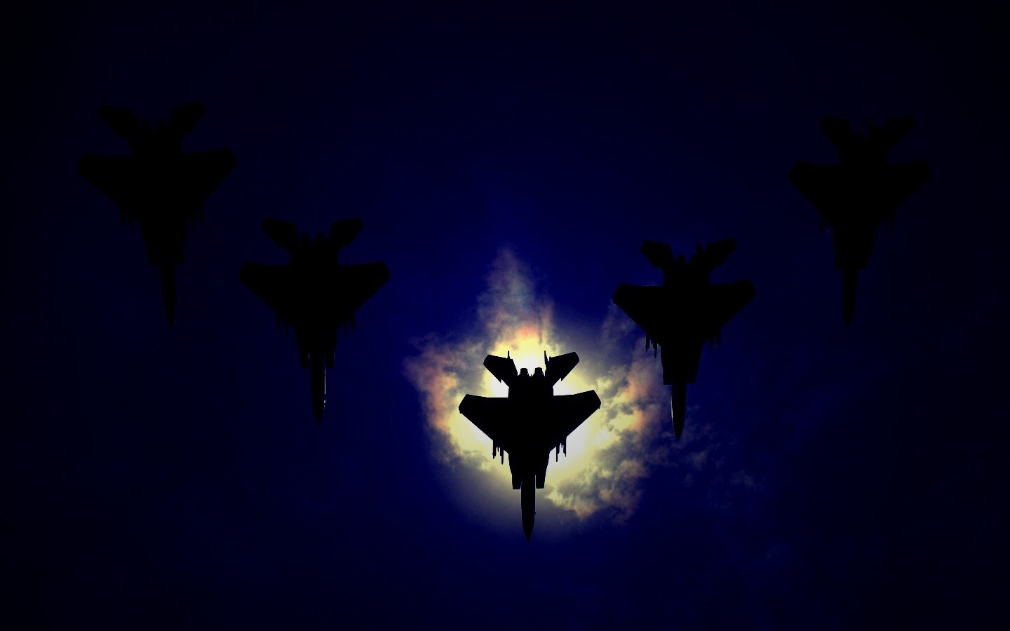 Ряд истрибителей на фоне солнца обои