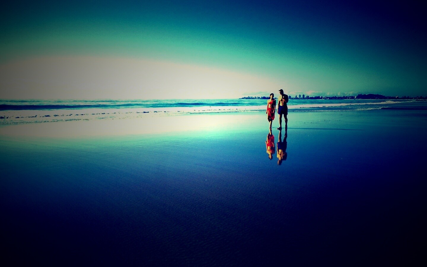 Прогулка у моря обои