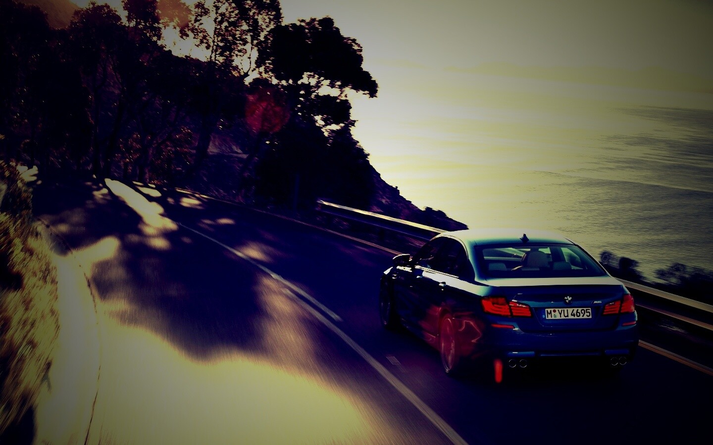 BMW F10 на горной дороге  обои