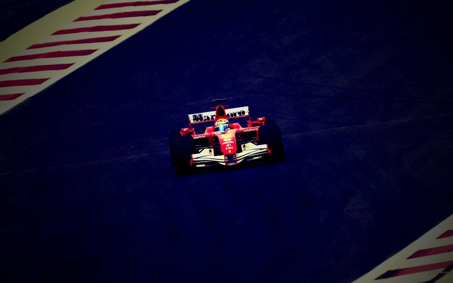 Болид на тарссе обои