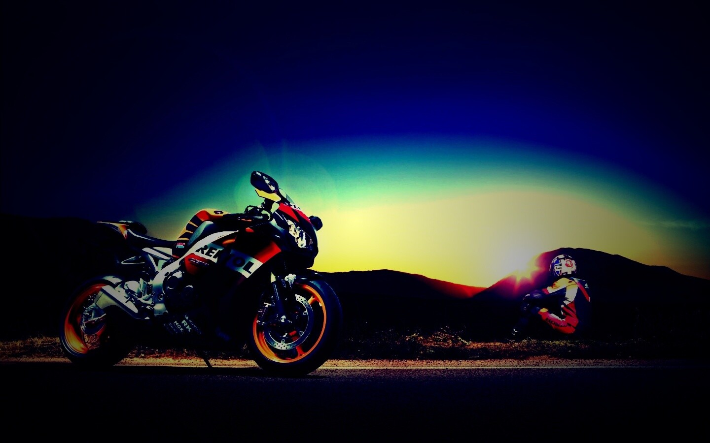 Мотоциклист и мотоцикл обои