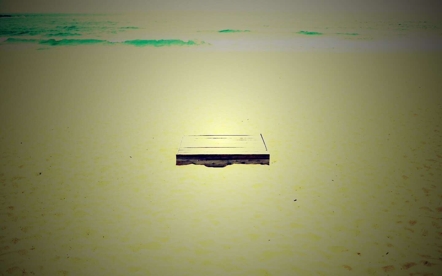 Ящик на пляже обои