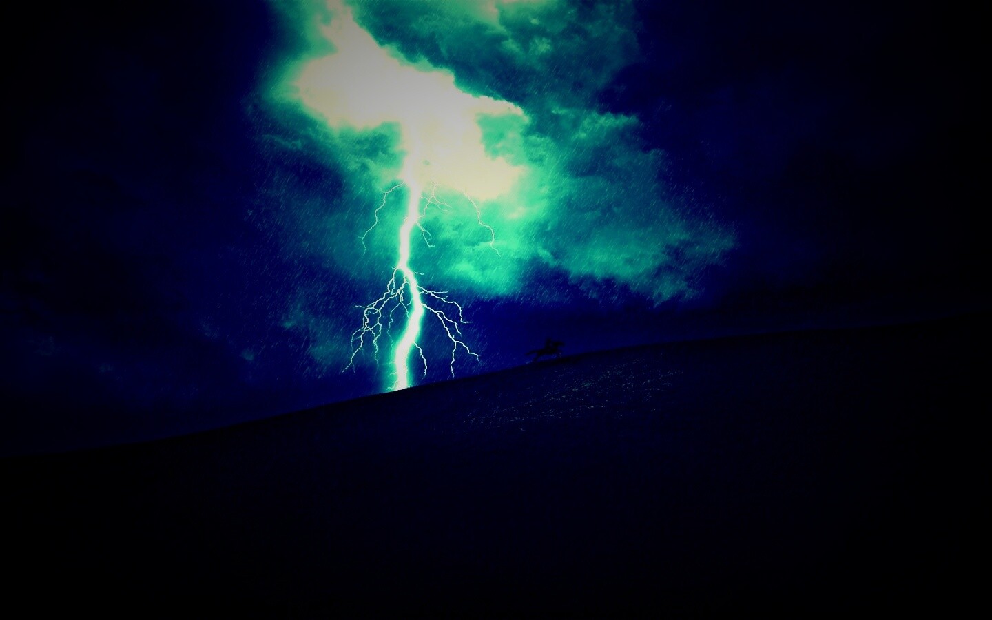 Всадник в буре обои