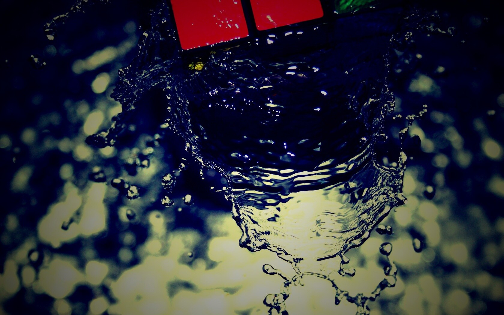 Кубик рубика в воде обои