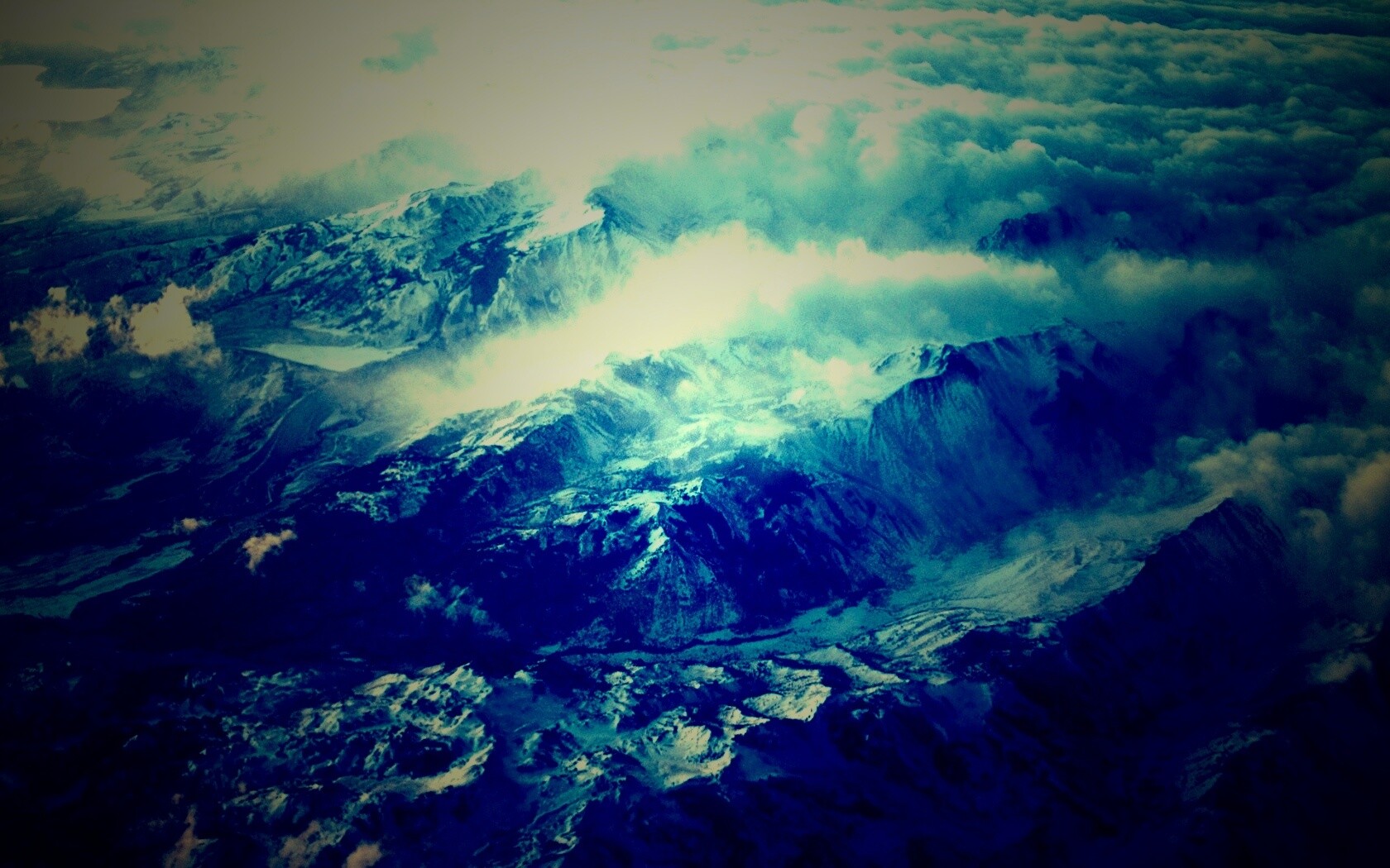 Облака в горах обои