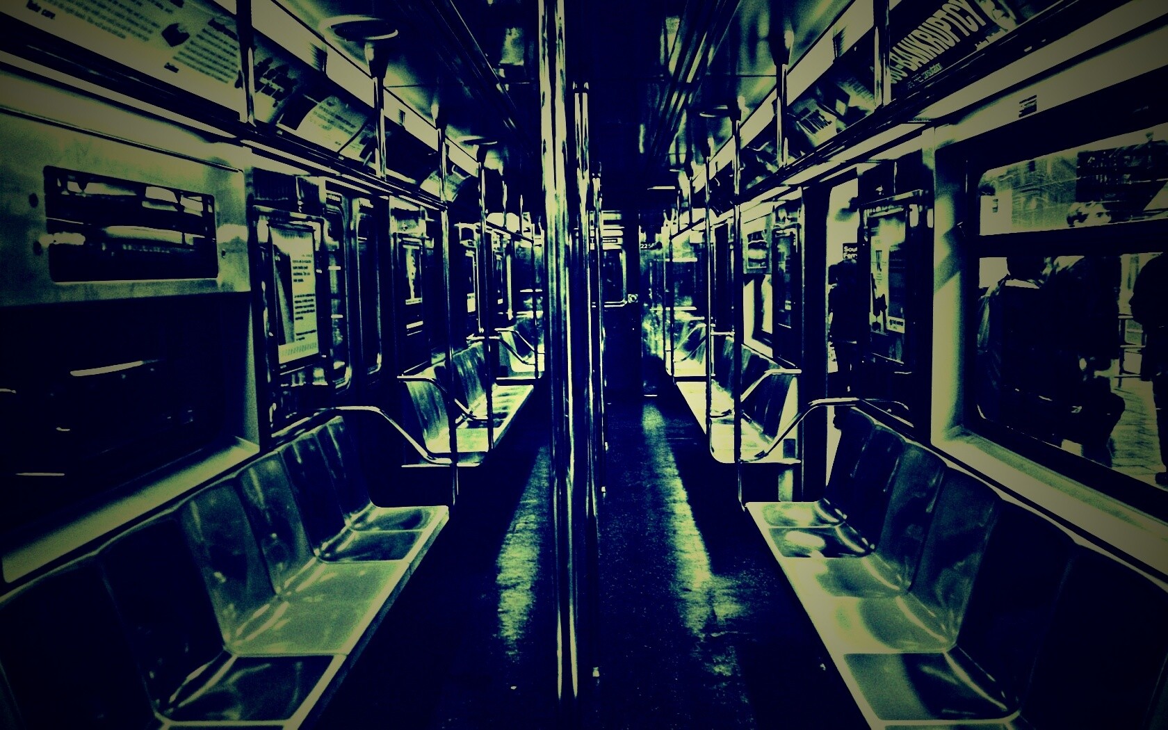Пустой вагон метро обои