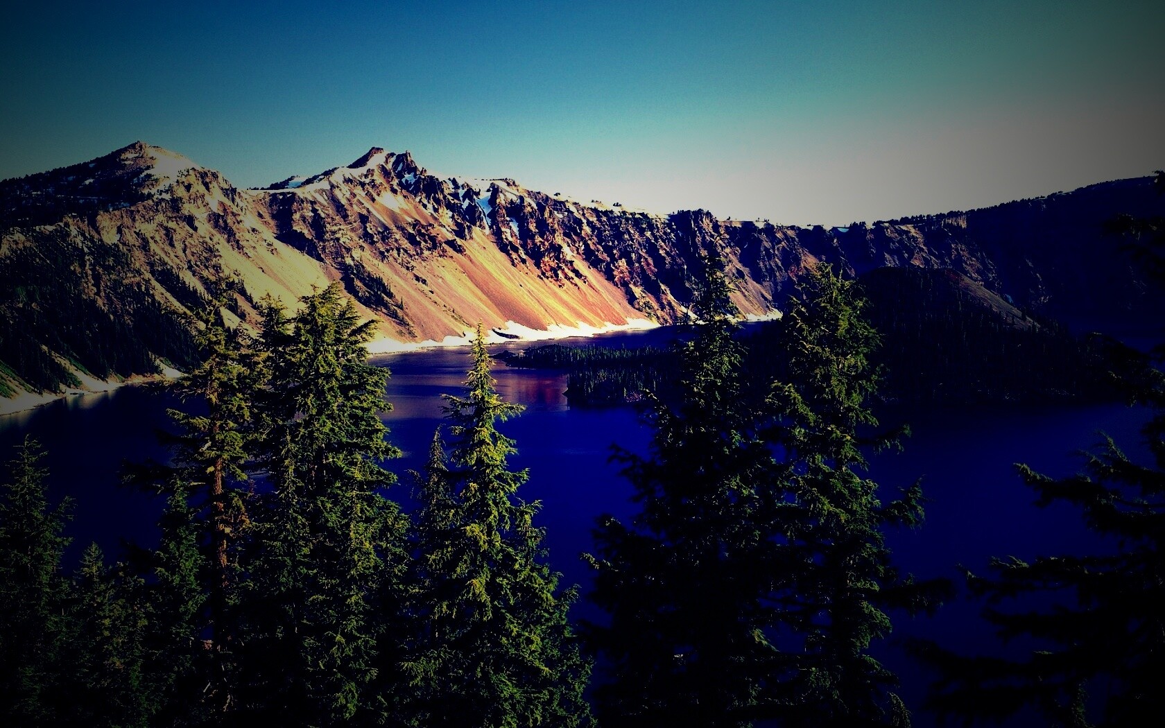 Озеро в кратере обои