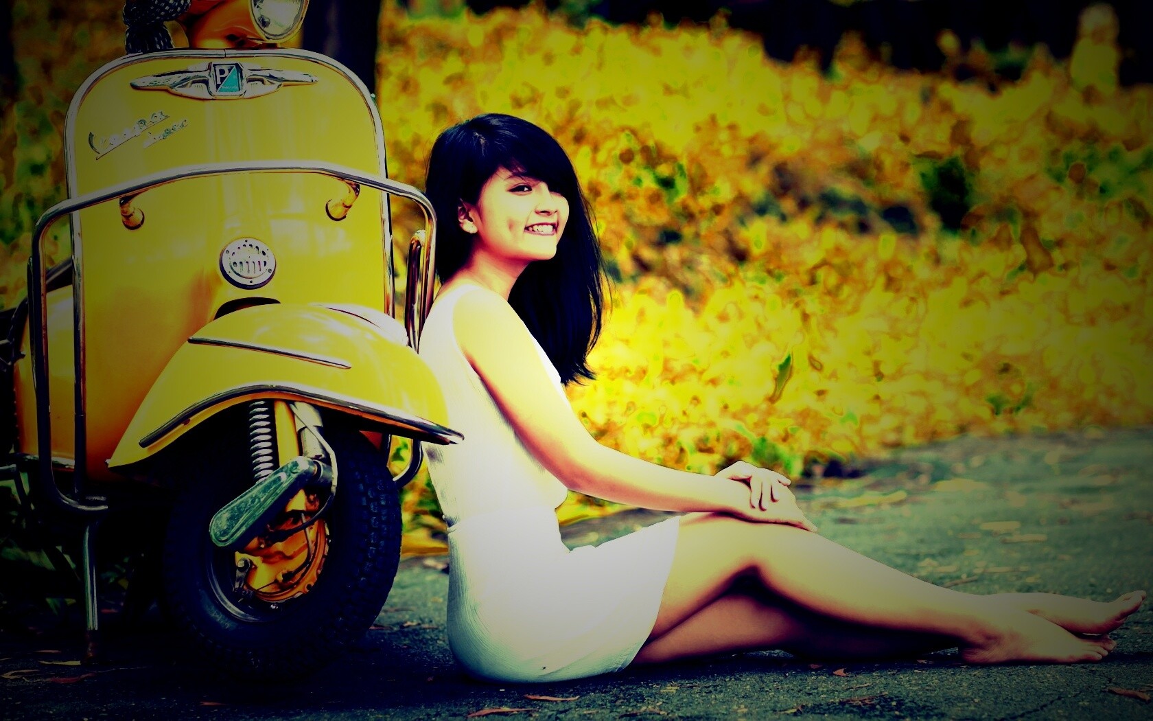 Девушка и мопед обои