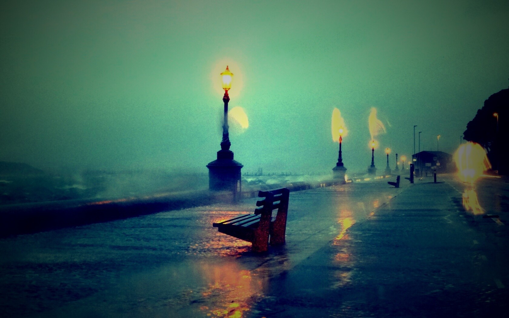 Набережная в ливень обои