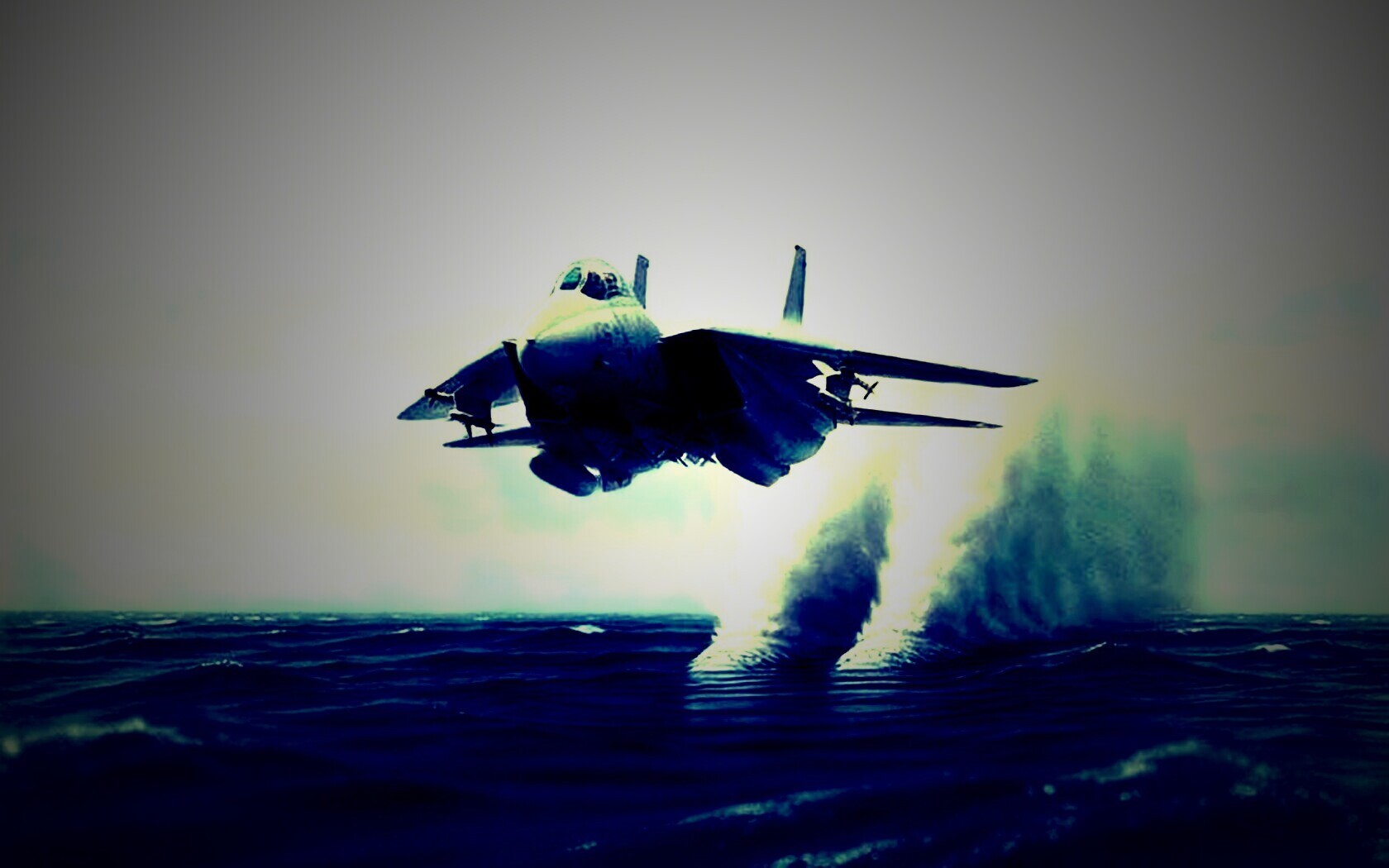 Истребитель над водой обои