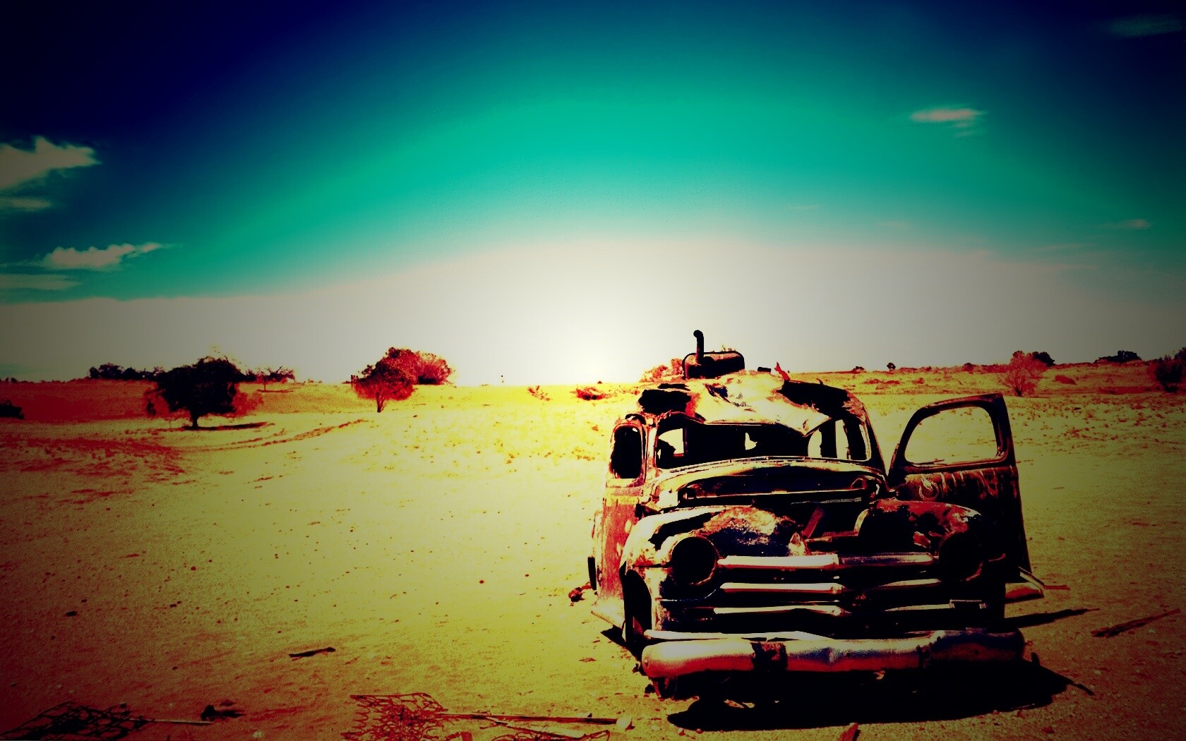 Брошенная в пустыне машина обои