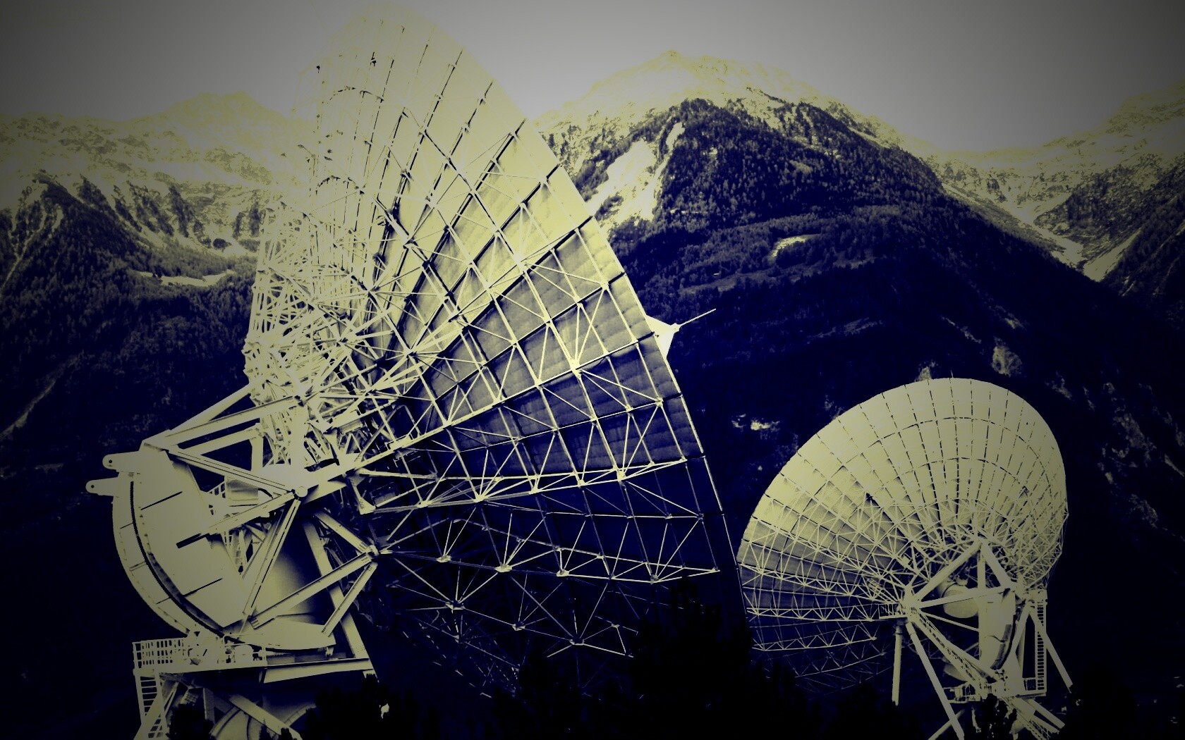 Локаторы в горах обои