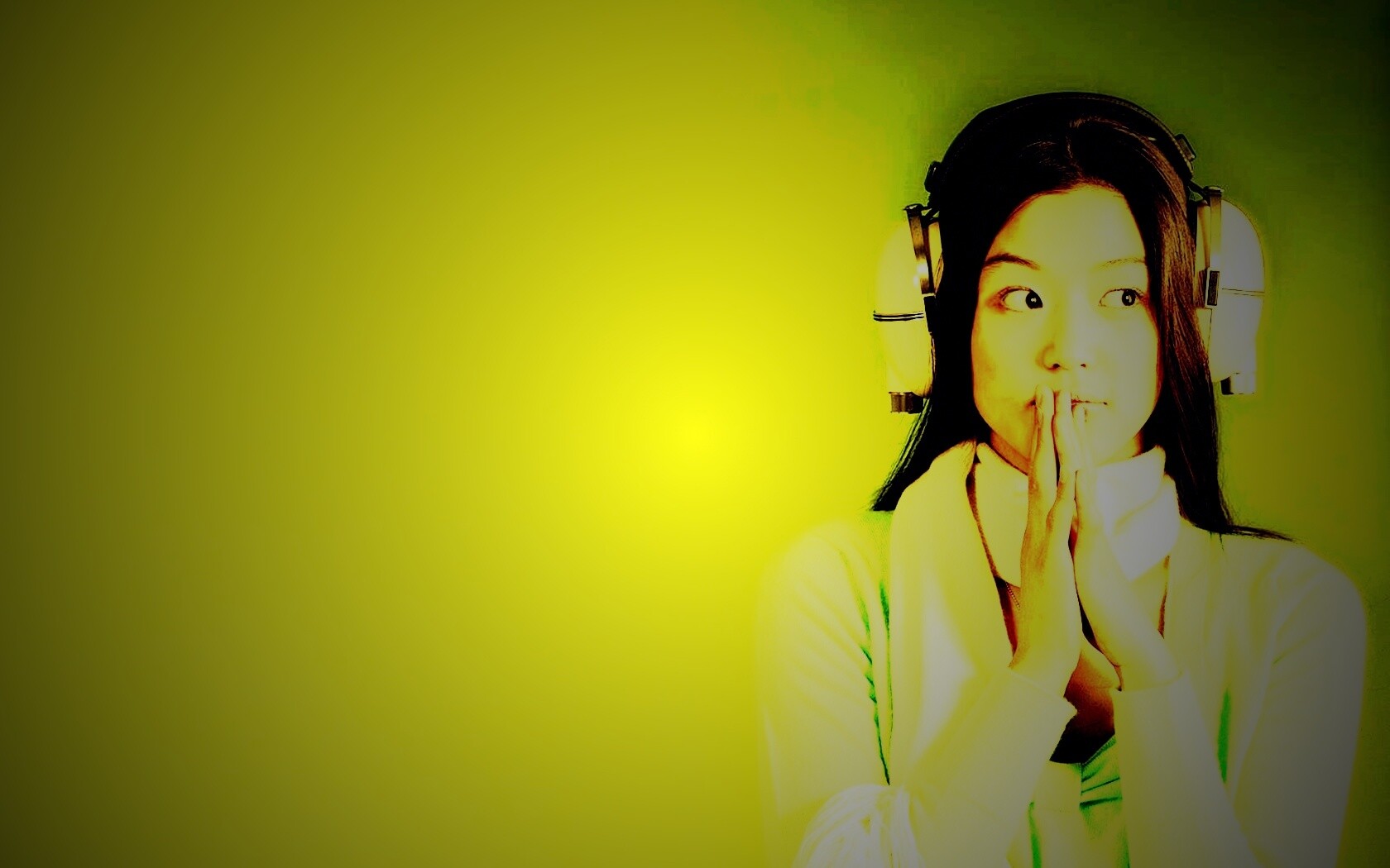 Японка в наушниках обои