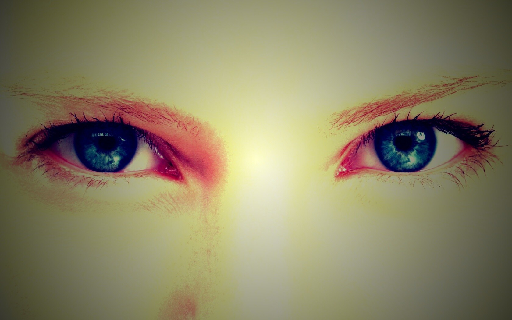 Она смотрит на тебя обои