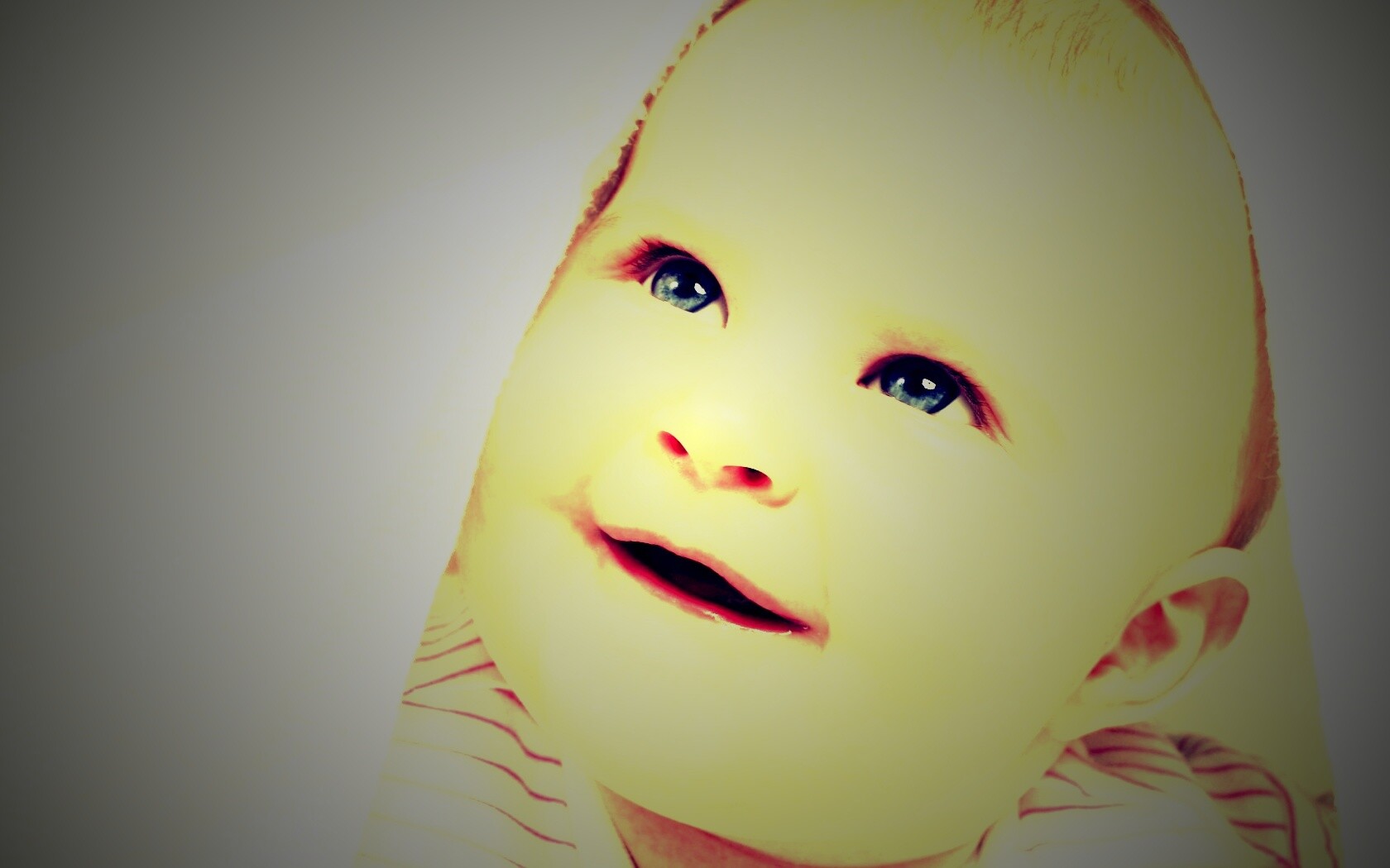 Малыш под полотенцем обои