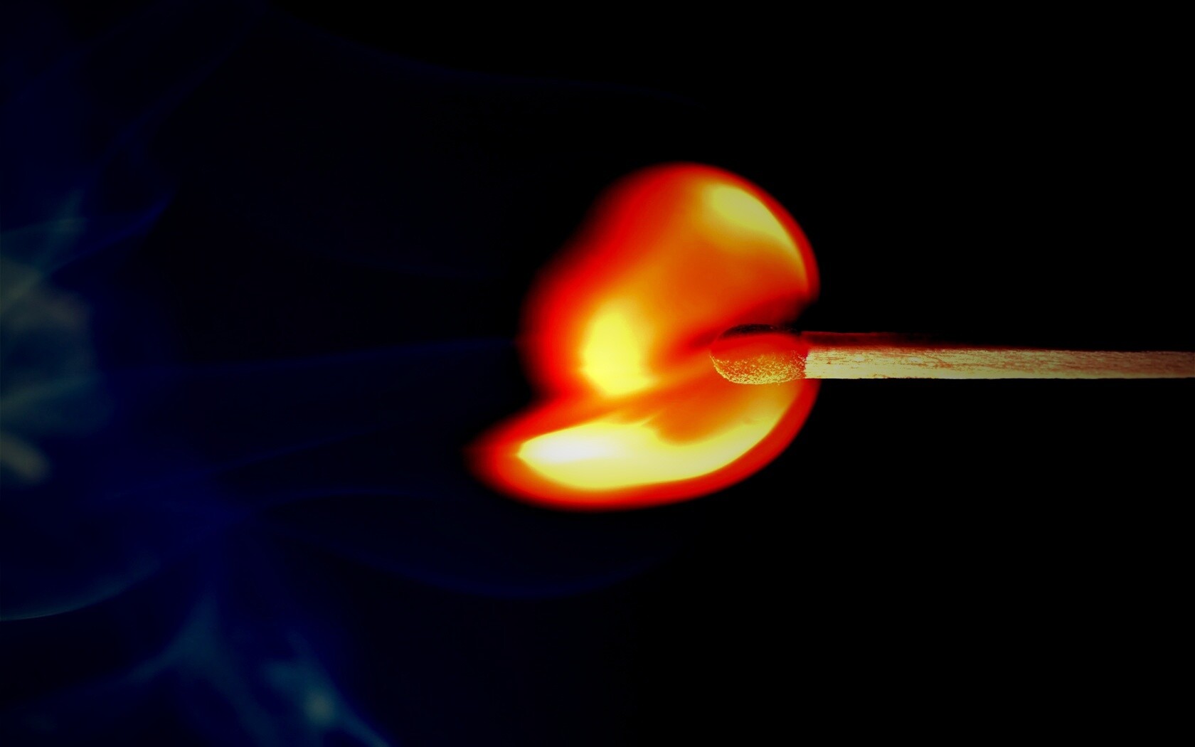 Горящая спичка обои