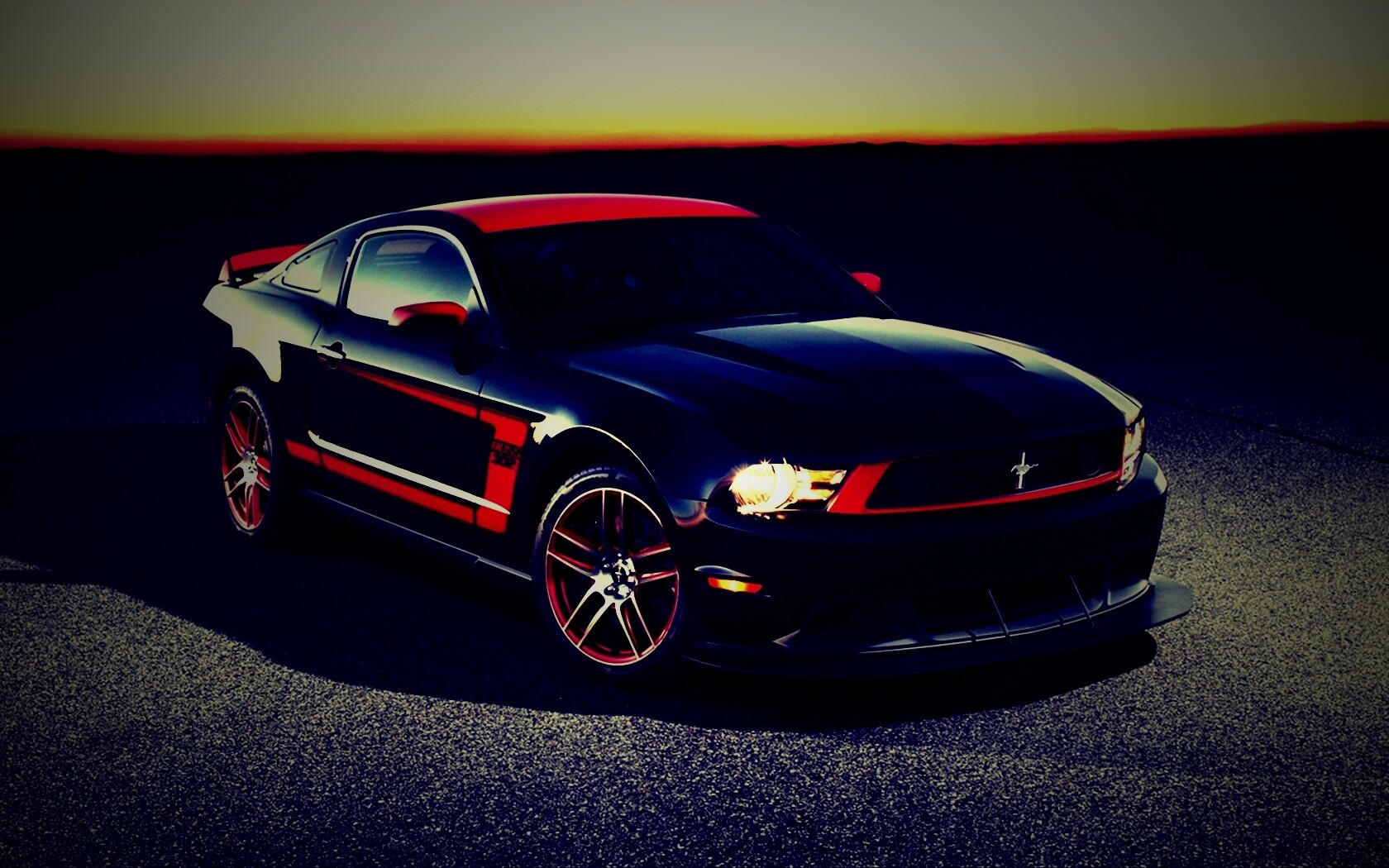 Черный Форд Мустанг с красными полосами обои
