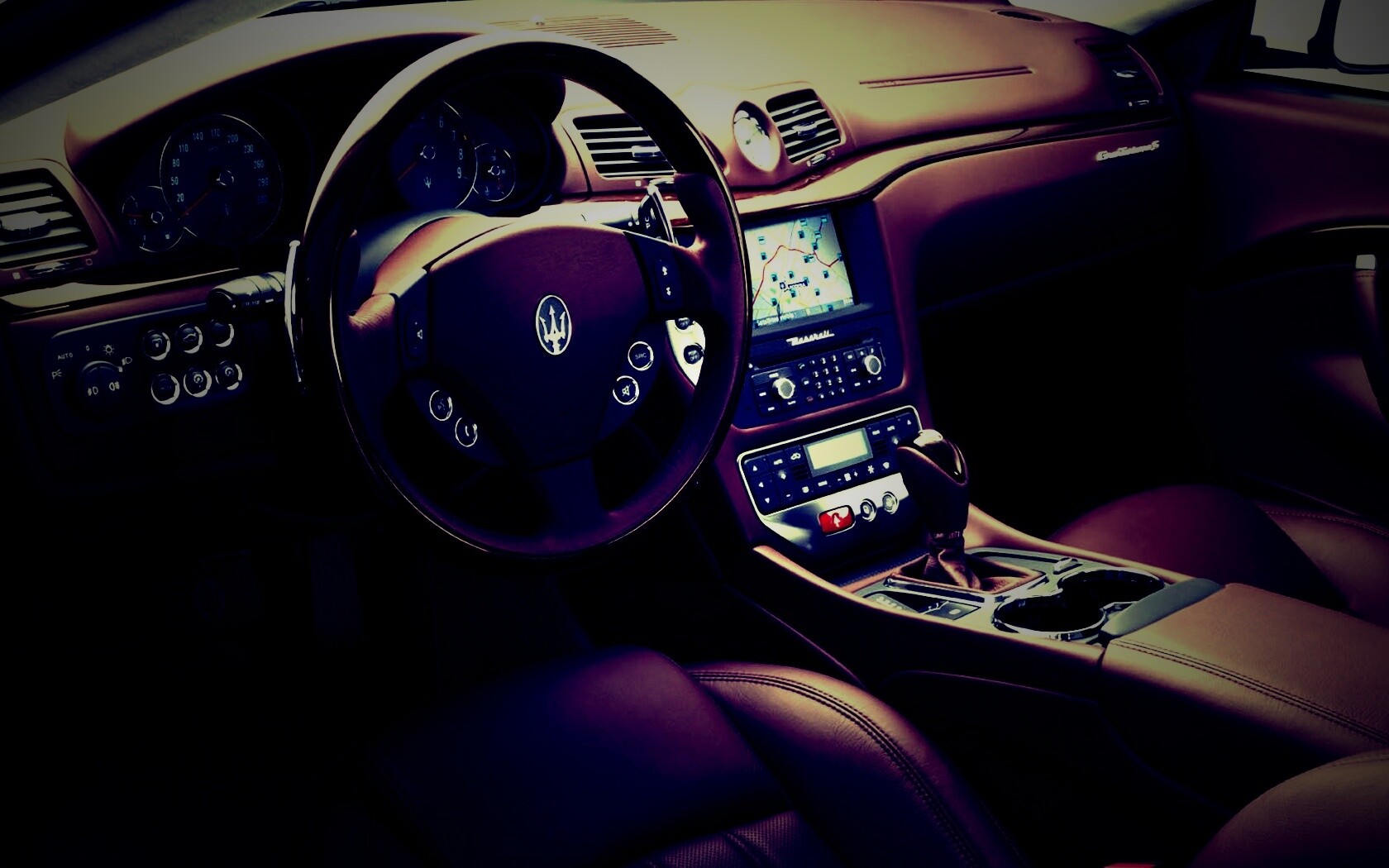 Салон Maserati Granturismo обои