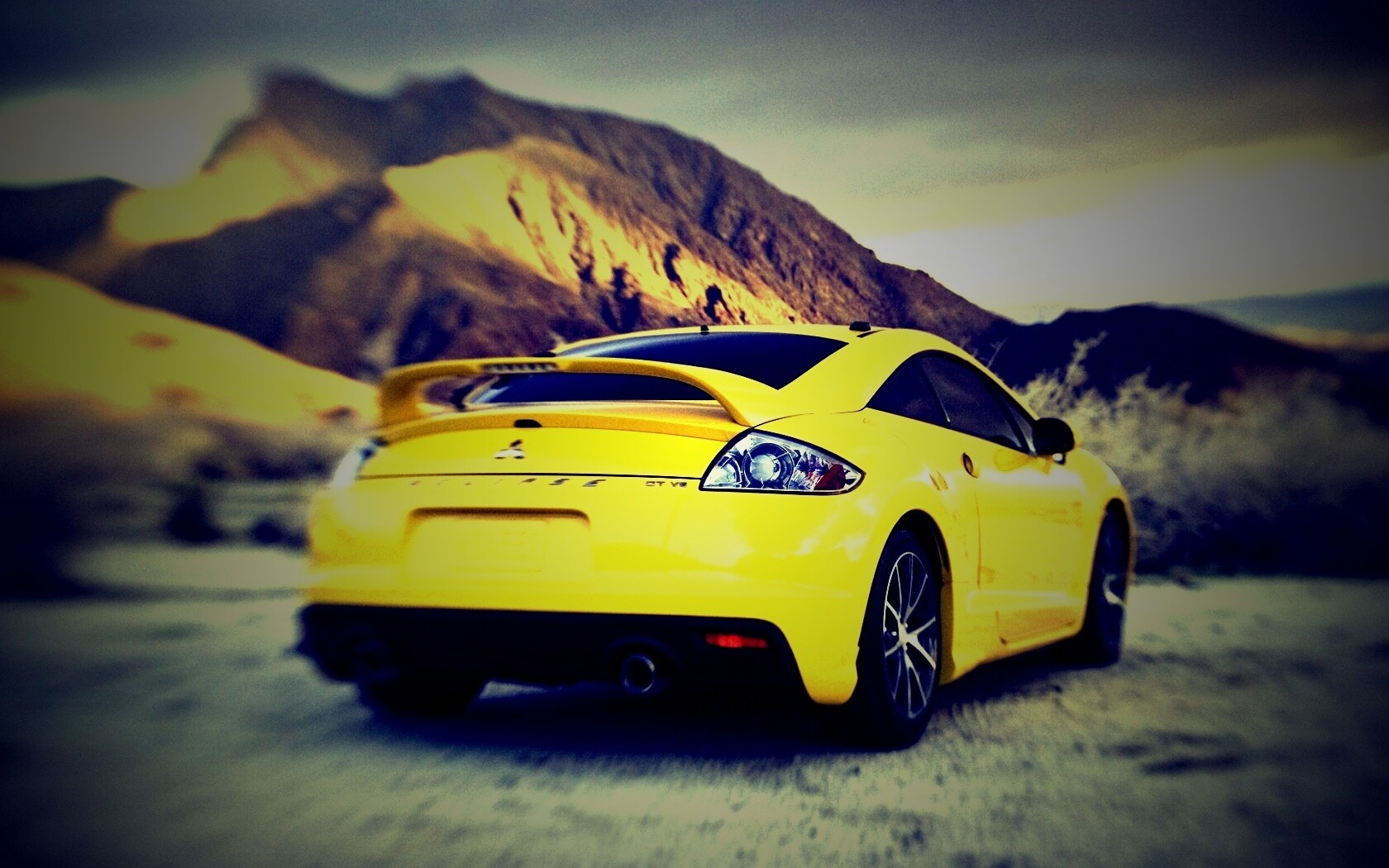 Mitsubishi в горах обои